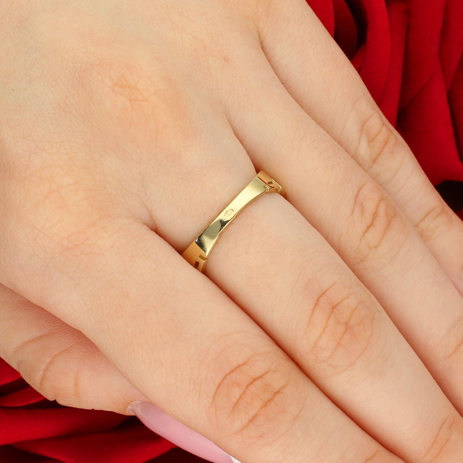 Złoty Pierścionek Damski 375 – Cyrkonie, Motyw Grecki, 6,7 mm.jpg